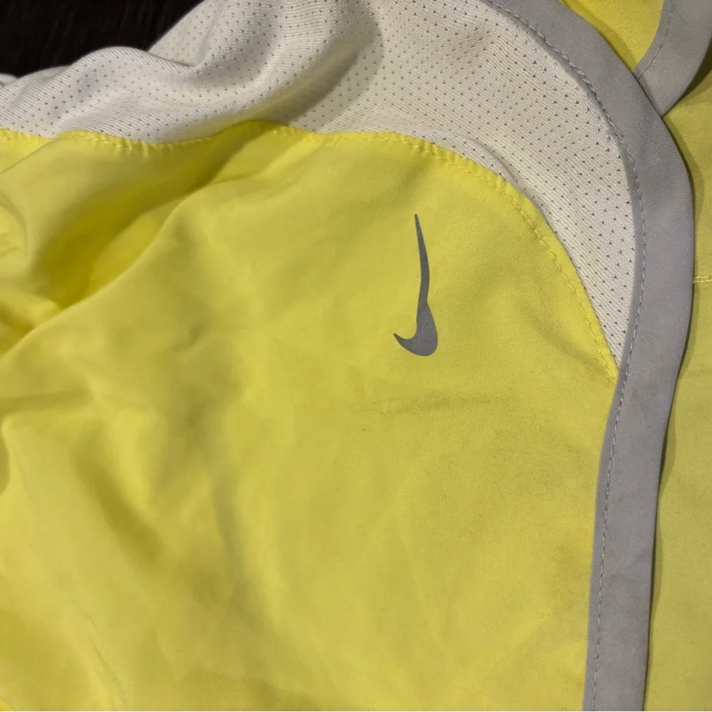 NIKE‎ Women’s Dri-Fit Yellow Athletic Running Workout Shorts Size Medium - Picture 5 of 5